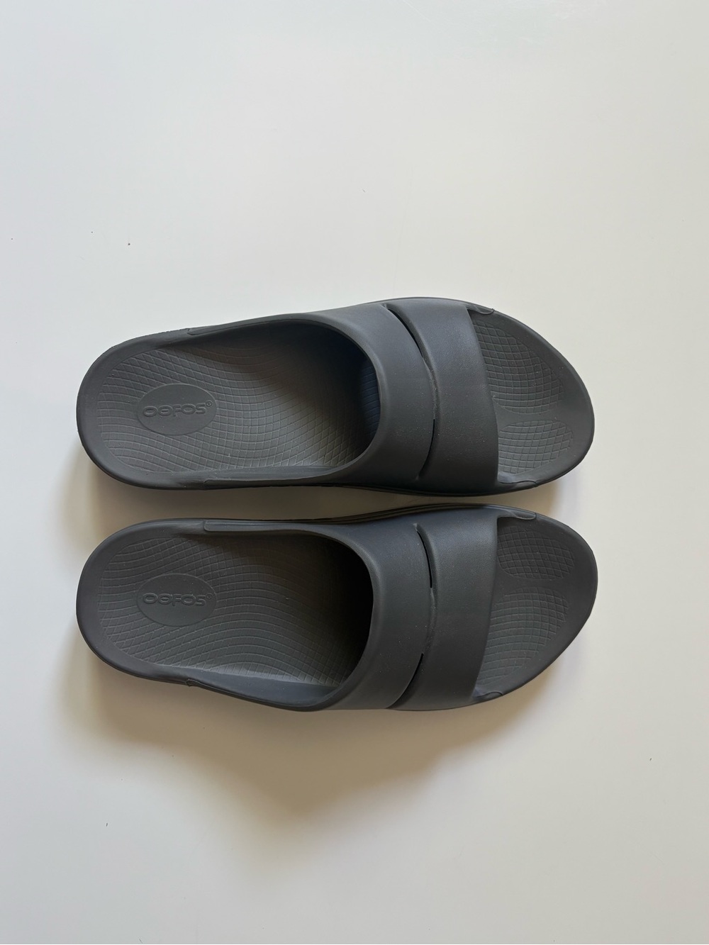 OOFOS Men's Slide Sandals — Charcoal